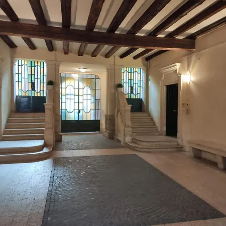 아파트 Arena Concert Concerto - Historic House Amorino At 